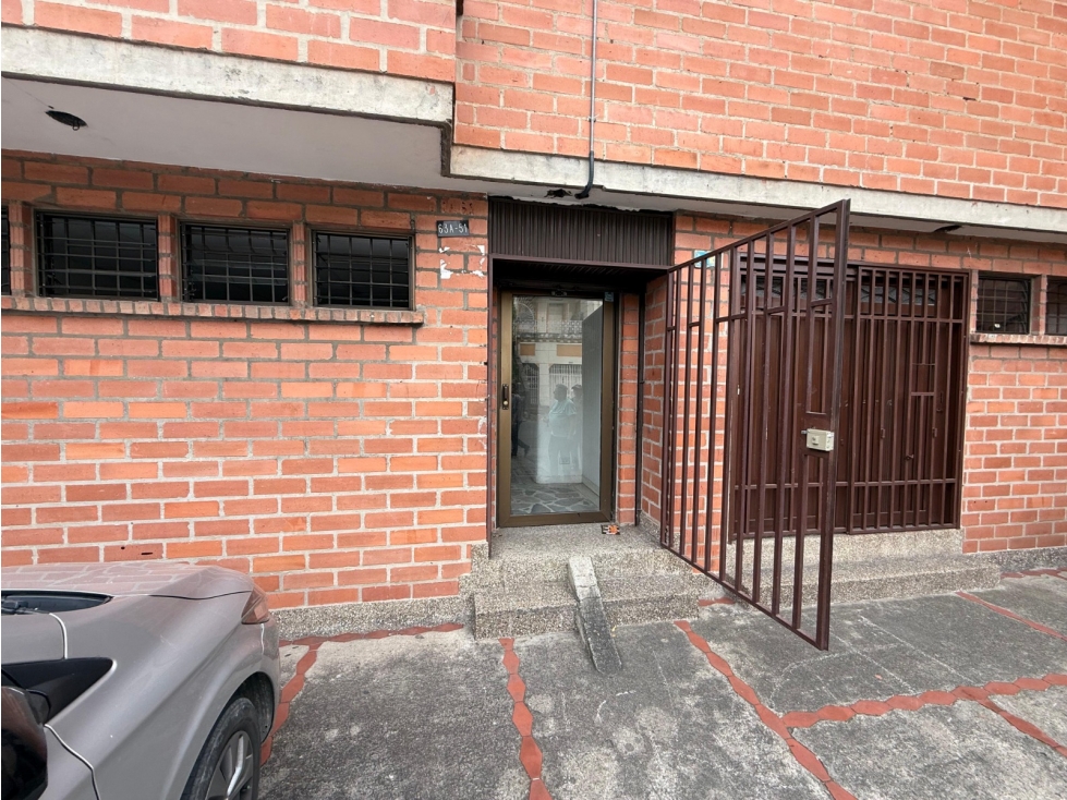 local comercial con parqueadero privado