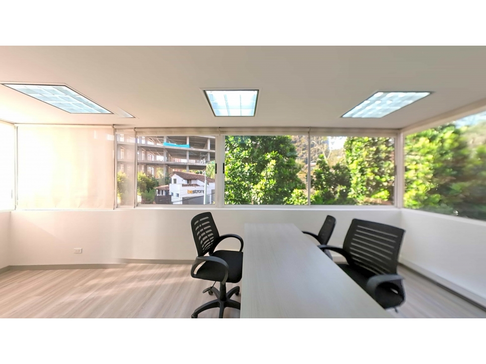 OFICINA EN EL POBLADO DE 65 METROS EN VENTA
