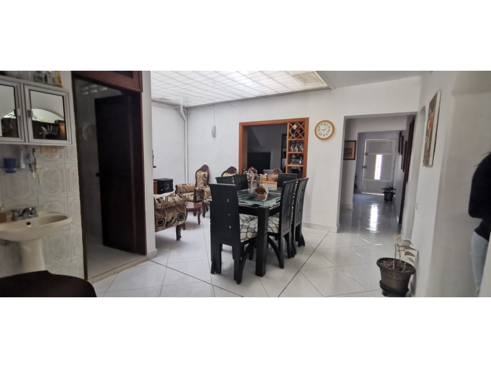 Casa en venta mejor sector Niquia cerca Hospital Marco Fidel - 2