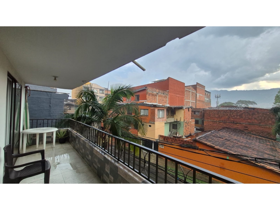 casa tercer piso de 90 metros disponible