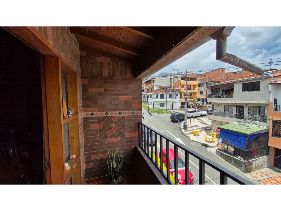 disponible para la venta una casa esquina de tres niveles en Castilla — foto 6