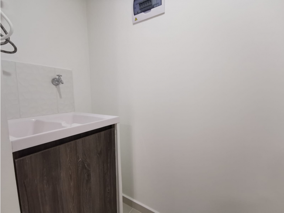 Venta apartamento San Diego parte baja en Metropolitan piso alto — foto 4