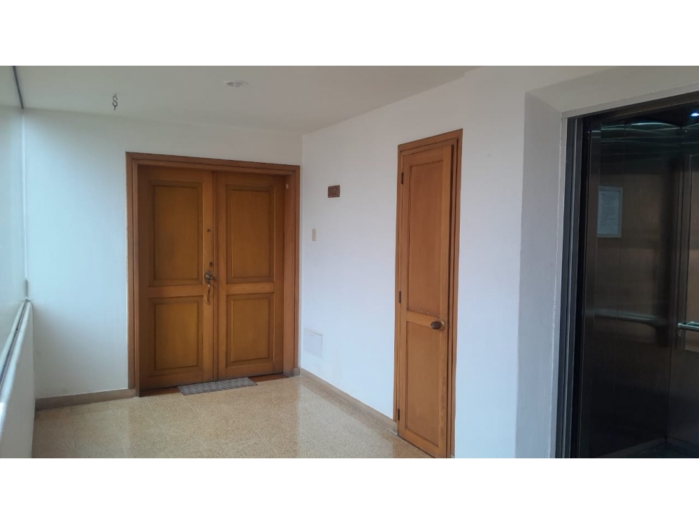 venta de apartamento de 235 metros en milla de oro