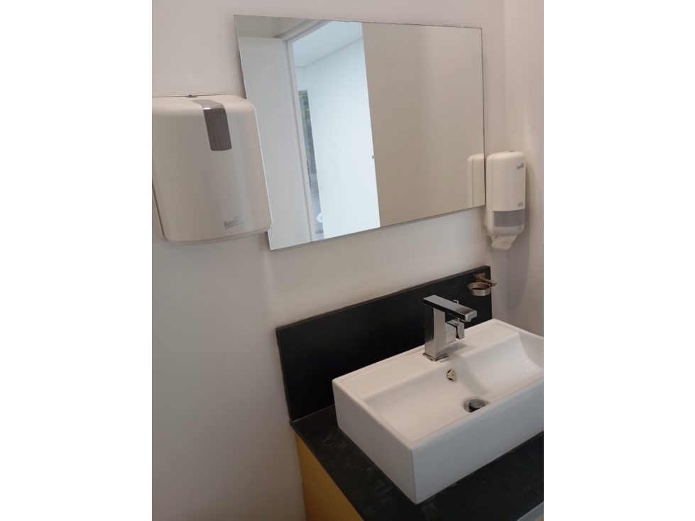 venta de ofinica en mall comercial en av. palmas - 2