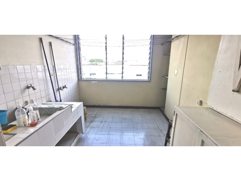 Venta apartamento para remodelar en Suramericana — foto 4