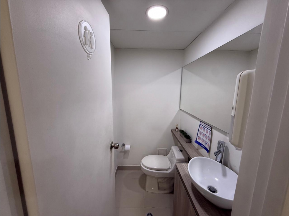 Oportunidad Extrategica Oficina o Colsultorio en Venta una ubicacion — foto 6