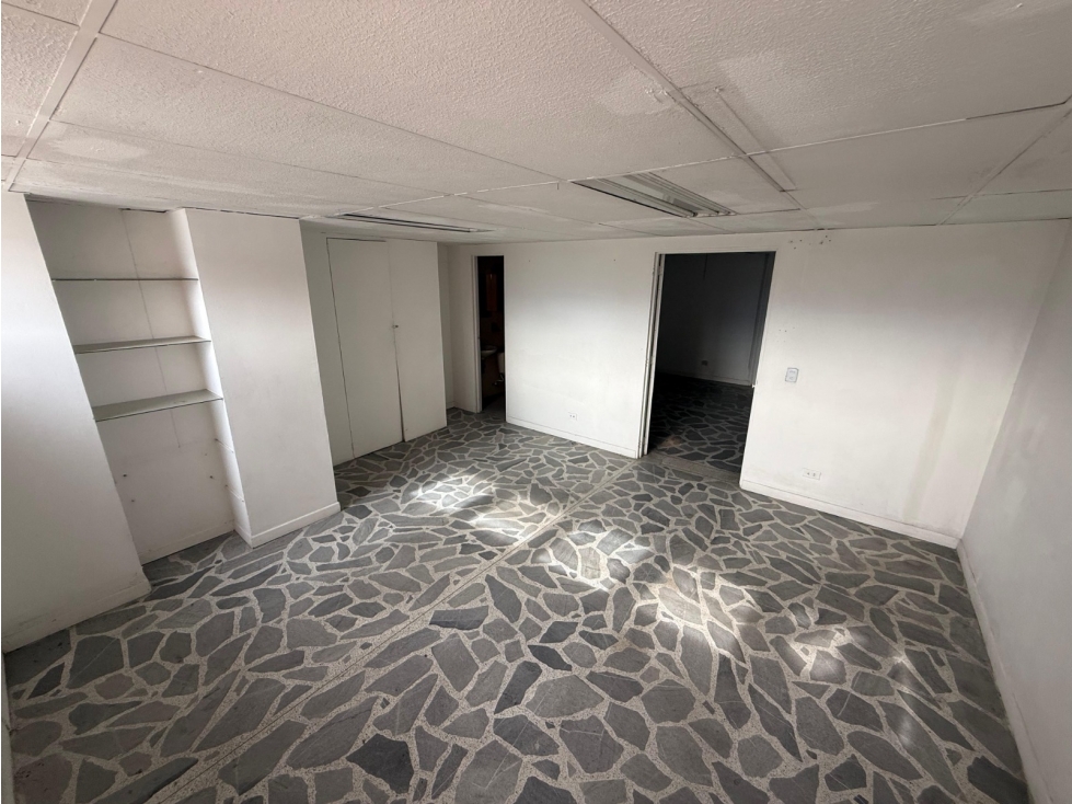 local comercial con parqueadero privado — foto 5