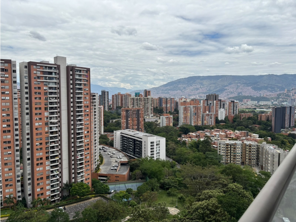 VENTA DE APARTAMENTO EN LA LOMA DE LOS BERNAL — foto 2