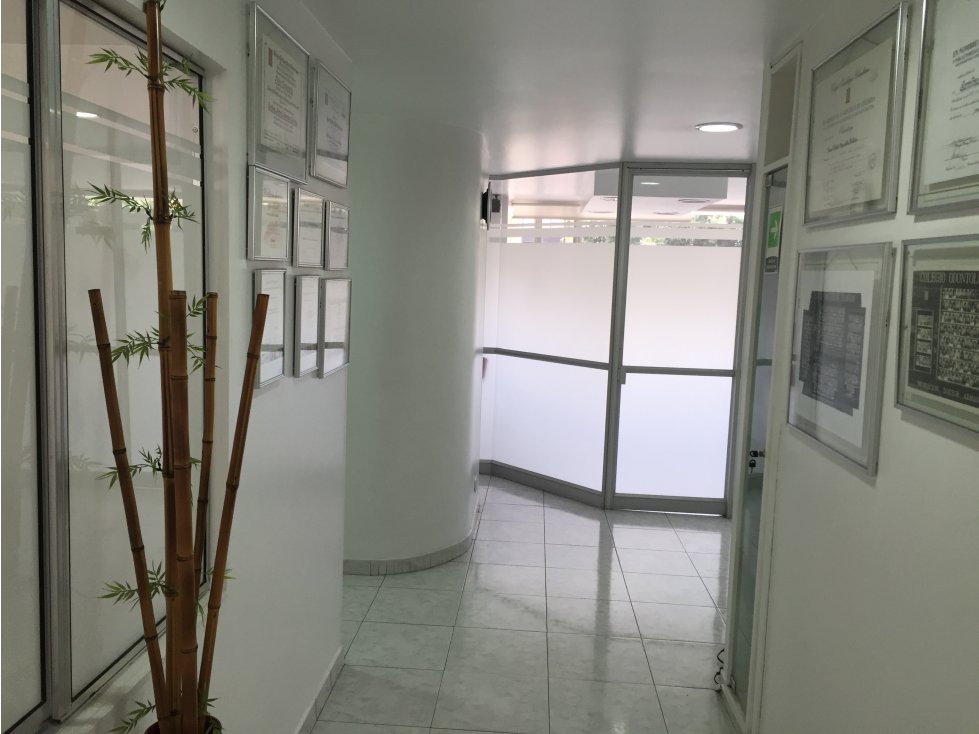 VENTA OFICINA CONSULTORIO EL LAGO MM