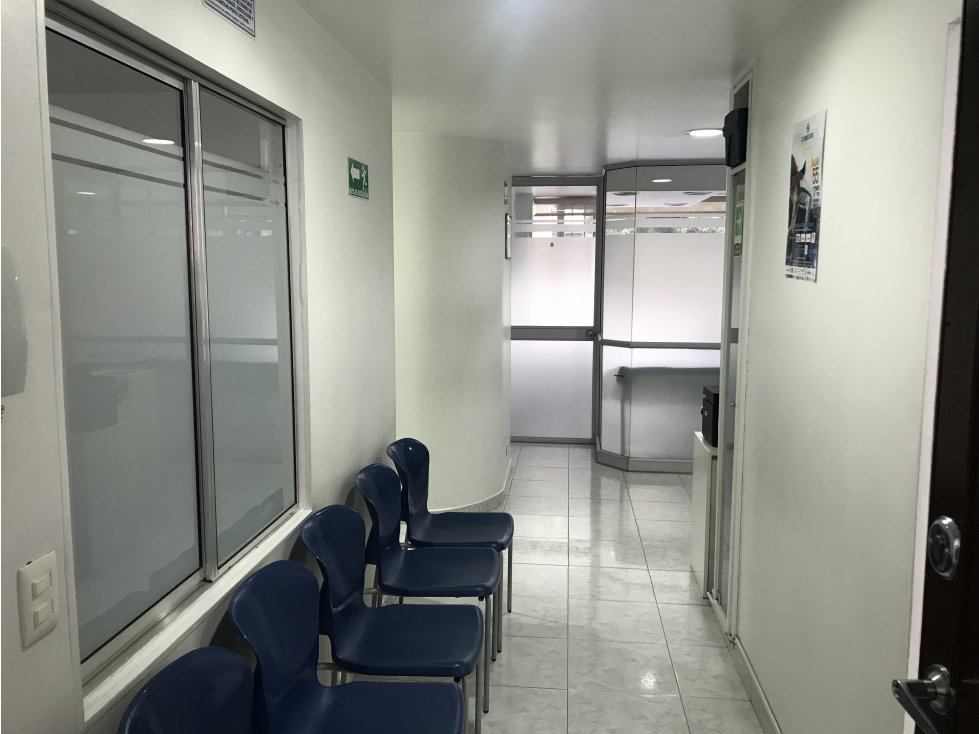RENTA OFICINA/ CONSULTORIO EL LAGO EXTERIOR MM