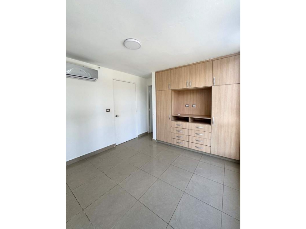 Apartamento en Venta en Dorado Lake, PH ROKAS excelentes condiciones — foto 3