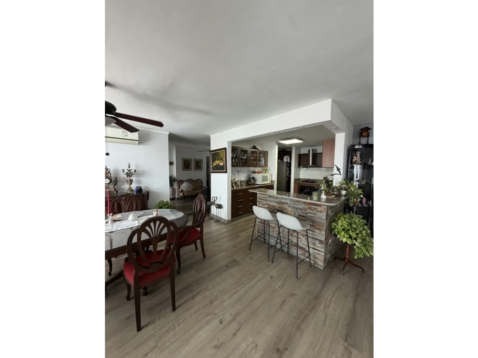 Espectacular Apartamento Remodelado en Paitilla, con Vista al Mar — foto 2
