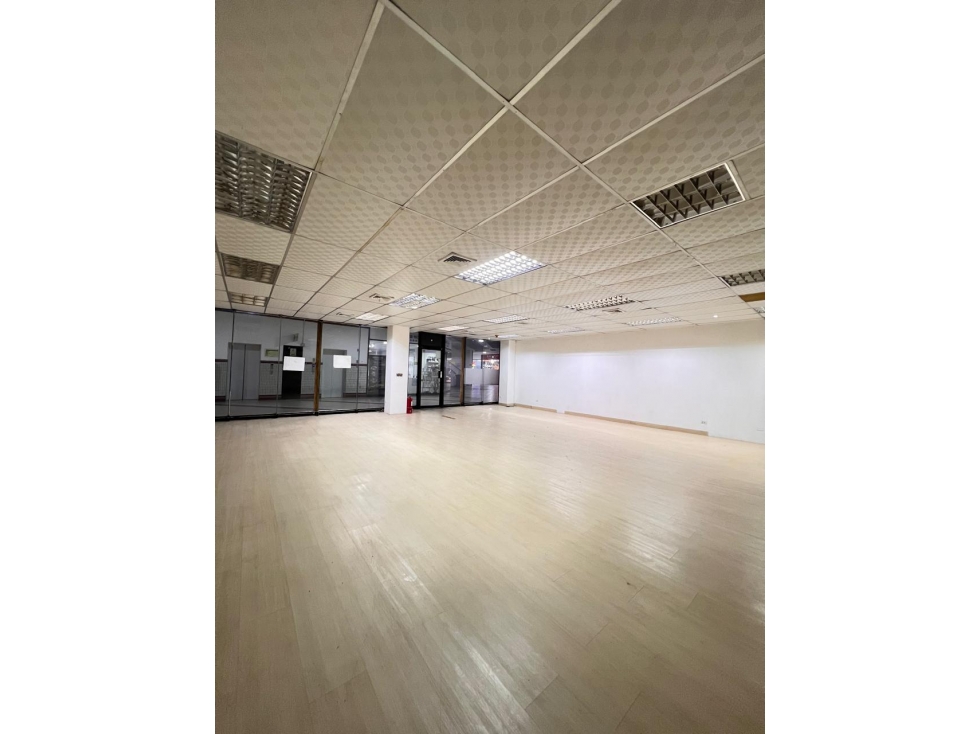 Local Comercial Listo para Ocupar en Plaza Concordia, Vía España — foto 2