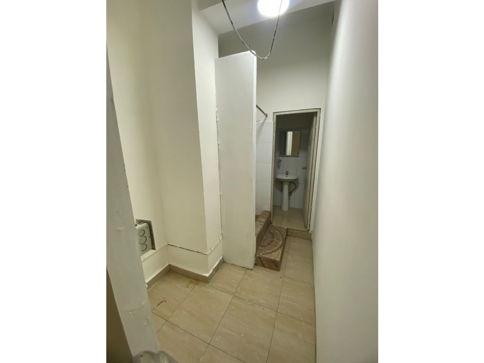 Alquiler de Local Comercial en la Av. Manuel Espinoza Batista — foto 2