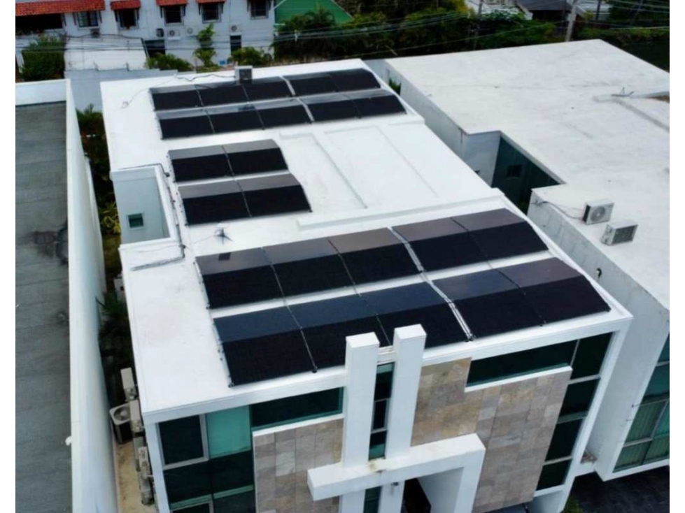Casa Moderna Diseño de Altura y Eficiencia Energética, Altos de Golf