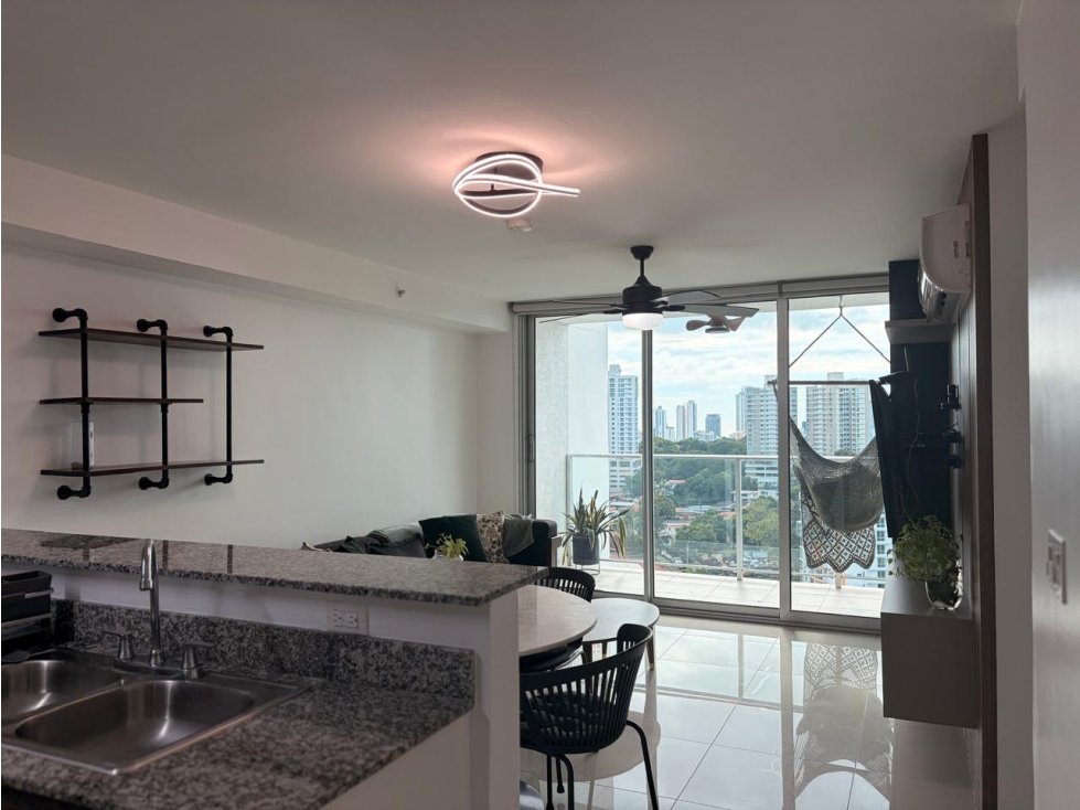 APARTAMENTO AMOBLADO EN PH MIDPARK — foto 2