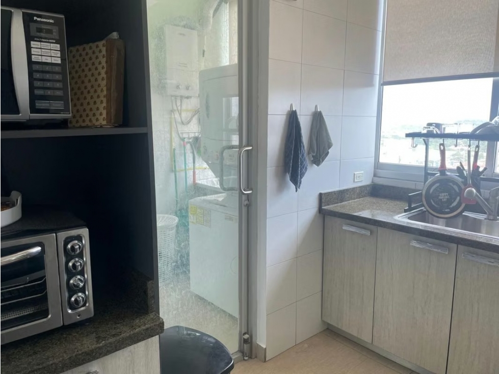 Apto Amoblado en Piso Alto con Vista al Mar y Ciudad 2 Rec + CBE — foto 6