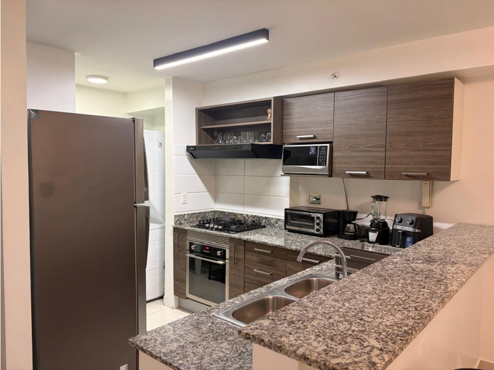 APARTAMENTO AMOBLADO EN PH MIDPARK — foto 3