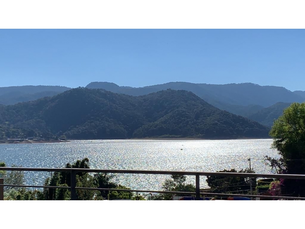 CASA EN VENTA EN EL PUEBLO CON VISTA AL LAGO
