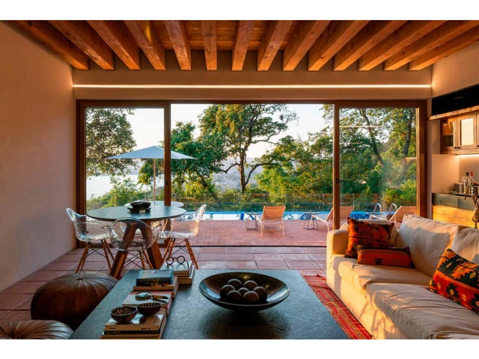 CASA COLORADA CON VISTAS AL VALLE