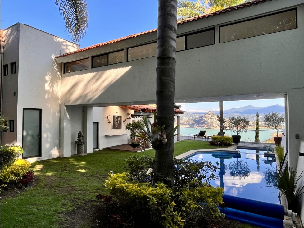 CASA CON VISTA AL LAGO, EL SANTUARIO, VALLE DE BRAVO. - 1