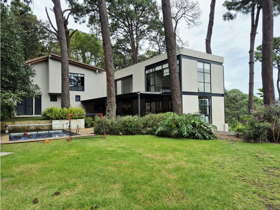 CASA EN VENTA CON VISTA AL BOSQUE - 1