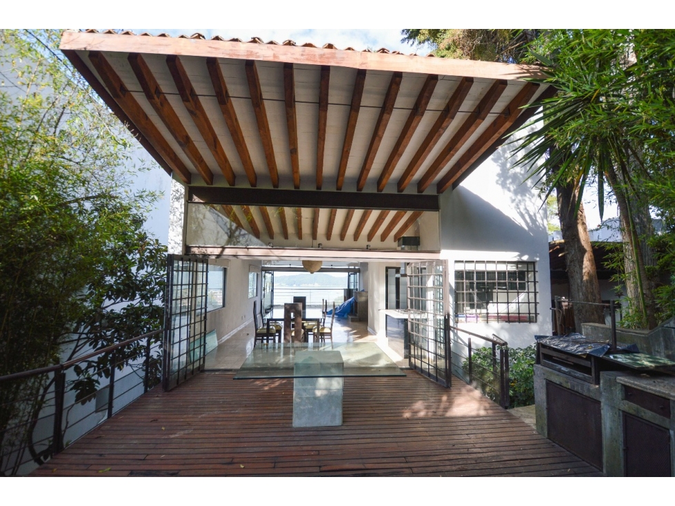 VENTA DE CASA CON VISTA AL LAGO