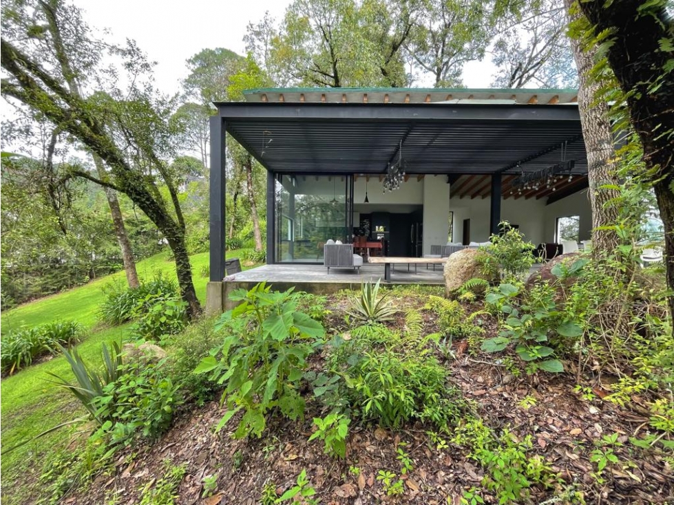 CASA EN VENTA, CON GRAN TERRENO