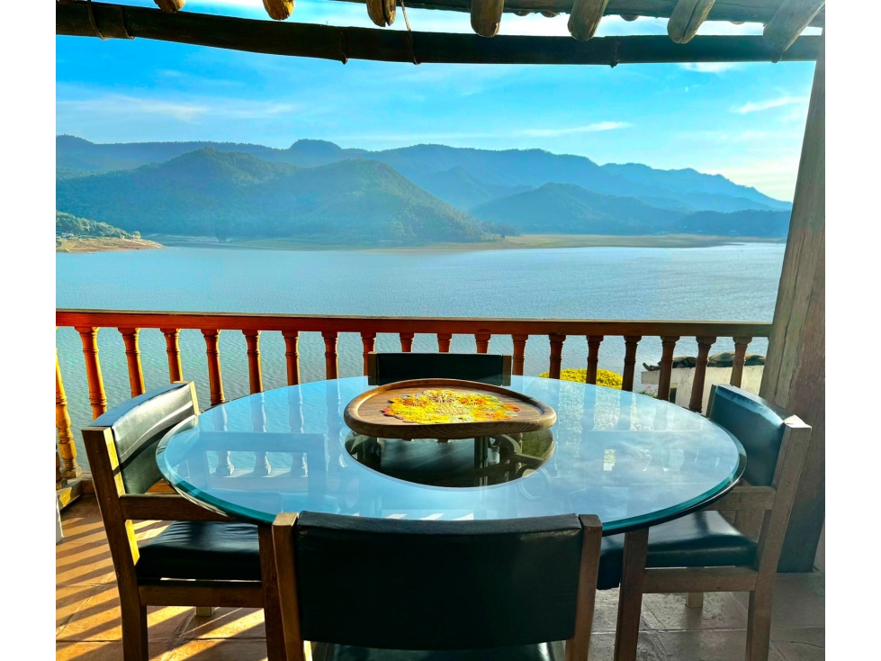CASA EN RENTA CON VISTA AL LAGO | VALLE DE BRAVO