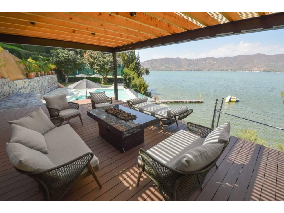CASA EN CONDOMINIO CON VISTA AL LAGO