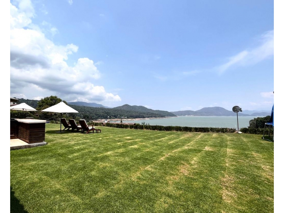 CASA EN AVANDARO CON VISTA AL LAGO