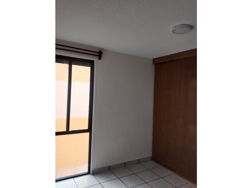 Renta de excelente Depto. con 2 Rec., 1 Baño, 1 Auto, Lomas Estrella — foto 2