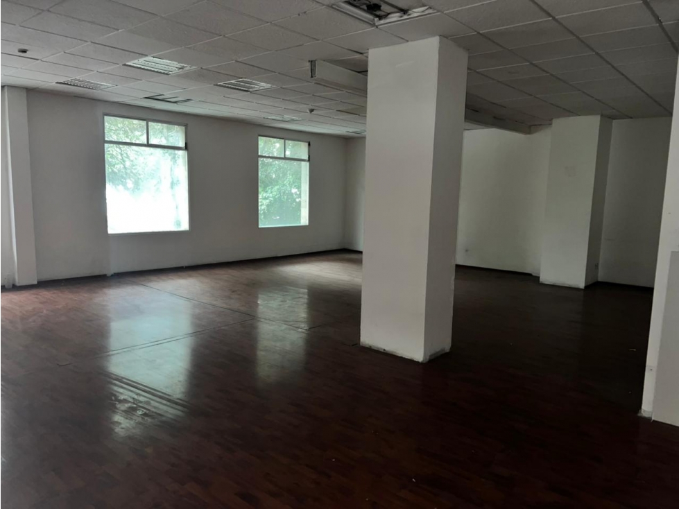 Renta de Excelente oficina a unas calles de reforma