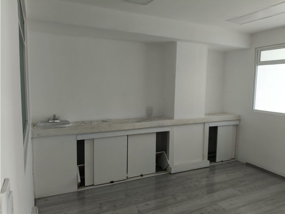 Renta de Oficina de 122 con 6 Privados Medio Baño Tuxpan Roma Sur — foto 4
