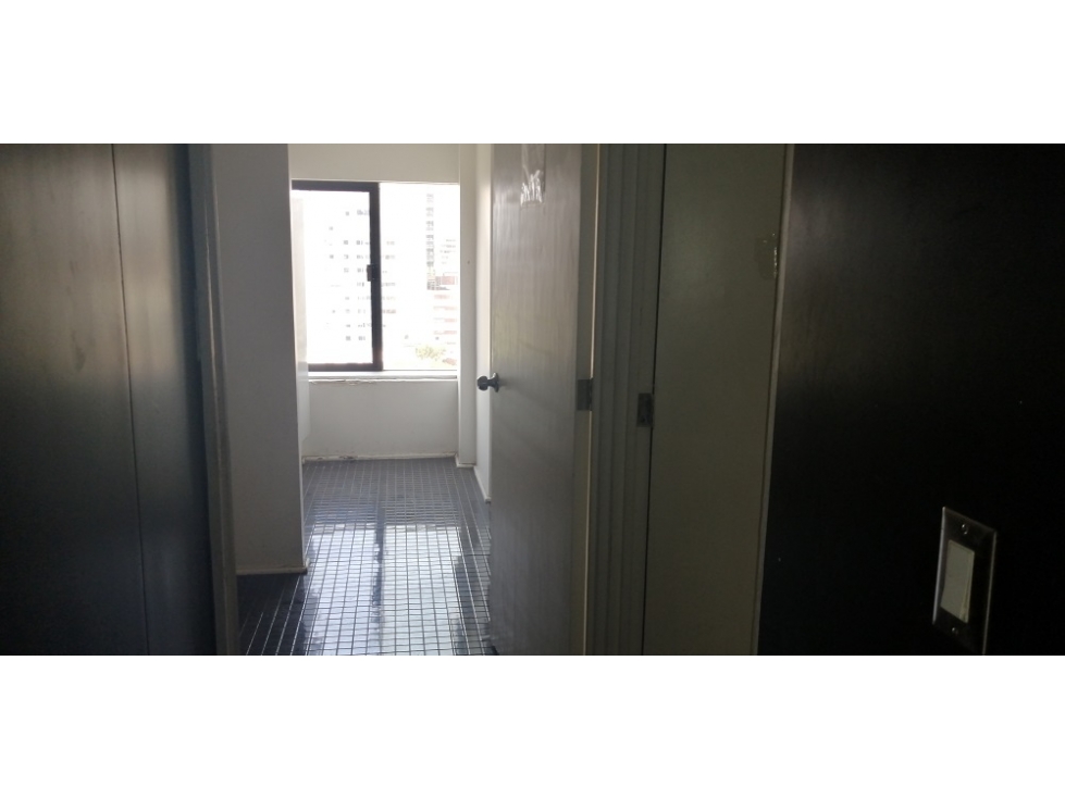 Renta de piso de Oficinas de 300 m2, con 4 Privados y área Abierta - 5
