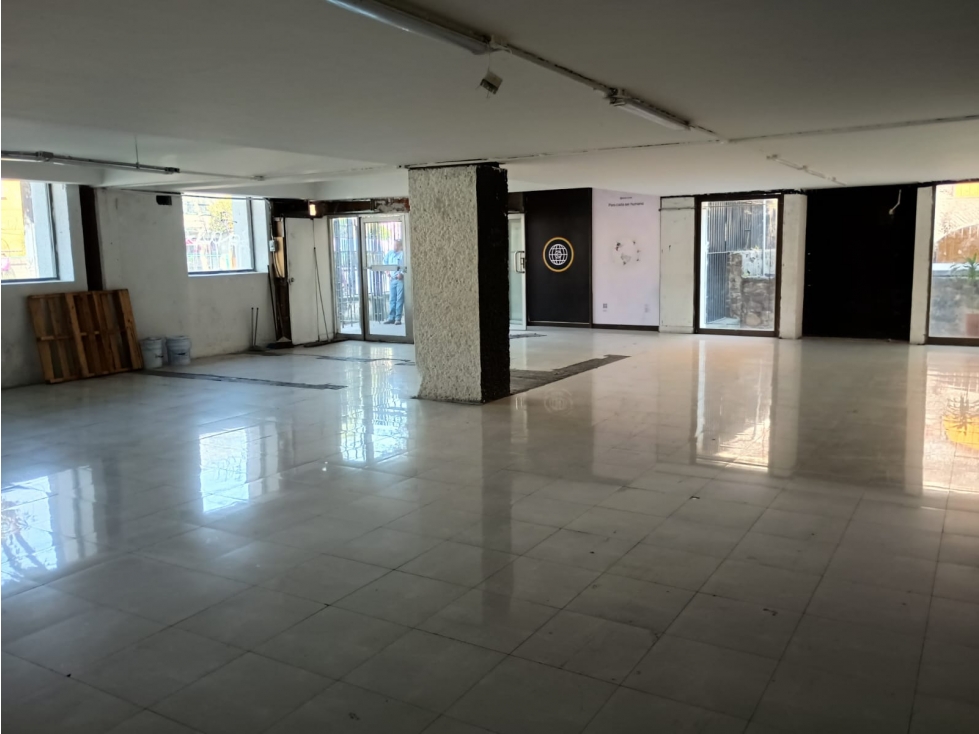 Renta local comercial a Pie de Calle en San Ángel Sobre Av. Revolución - 2