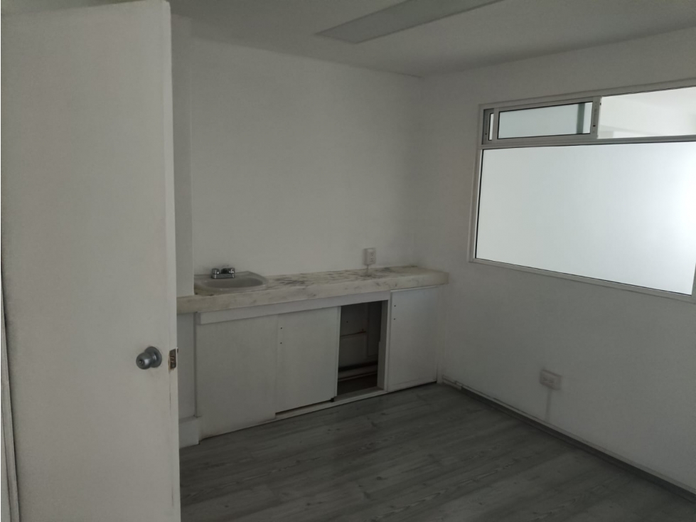 Renta de Oficina de 122 con 6 Privados Medio Baño Tuxpan Roma Sur — foto 5