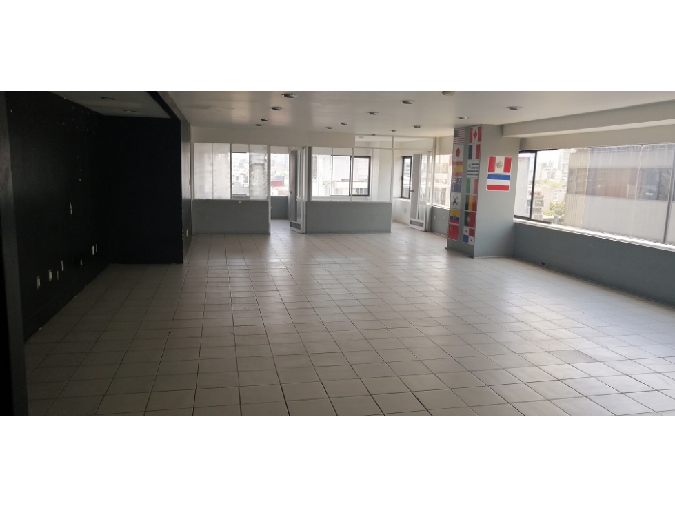 Renta de piso de Oficinas de 300 m2, con 4 Privados y área Abierta - 2