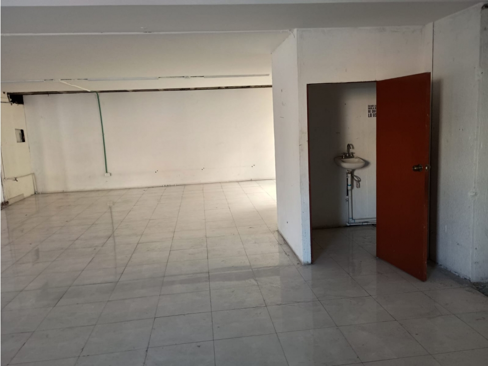 Renta local comercial a Pie de Calle en San Ángel Sobre Av. Revolución - 3