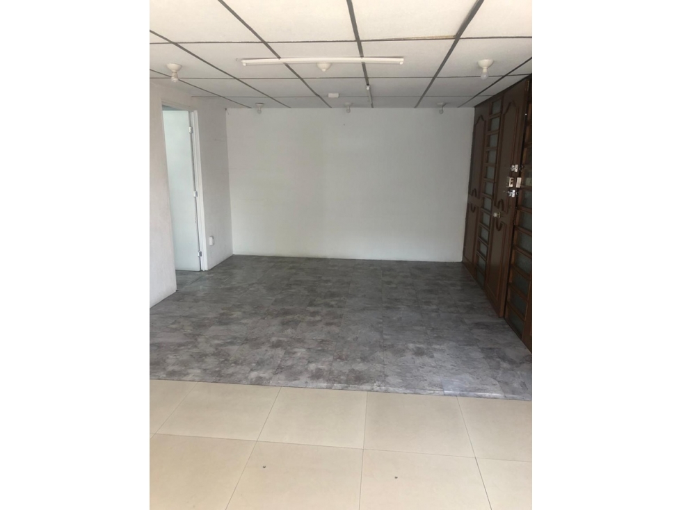 Renta de Oficina con 1 Privado y Area abierta 1 Baño Col. Hipódromo — foto 4