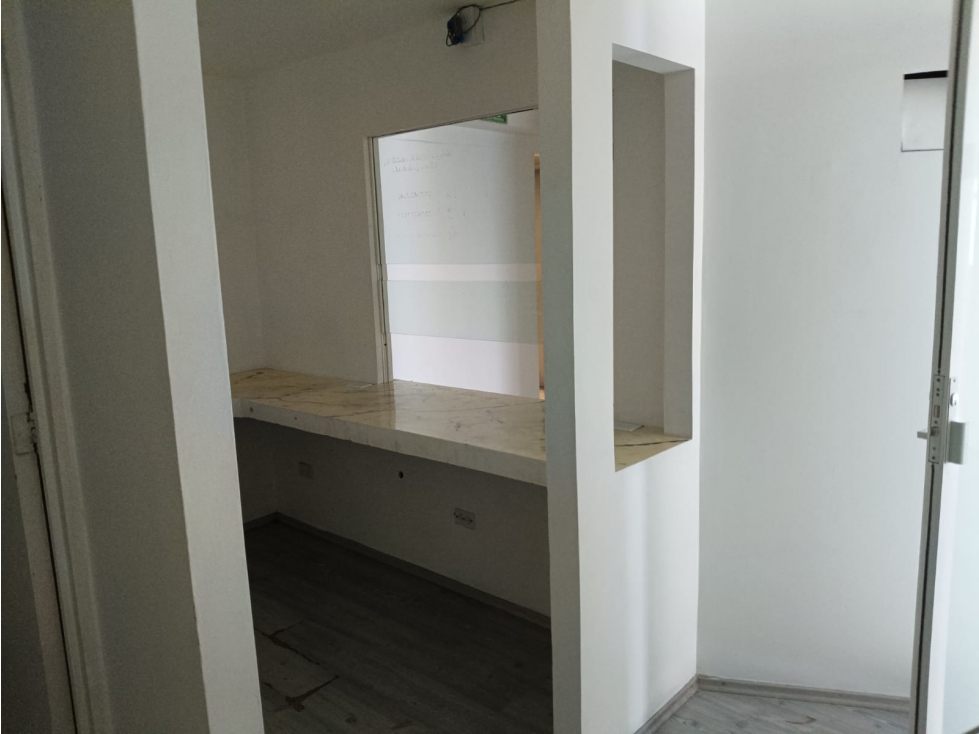 Renta de Oficina de 122 con 6 Privados Medio Baño Tuxpan Roma Sur — foto 6