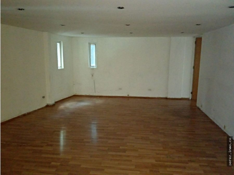 Renta de Oficina de 120m2 3 Privados y Area Abierta Hipodro