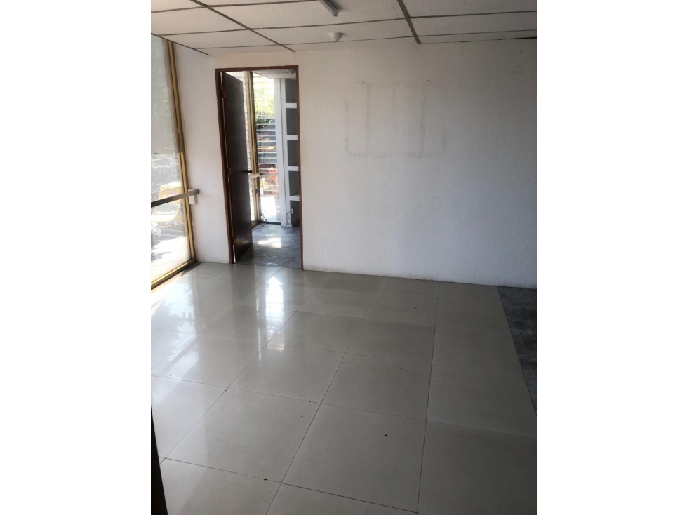 Renta de Oficina con 1 Privado y Area abierta 1 Baño Col. Hipódromo — foto 3