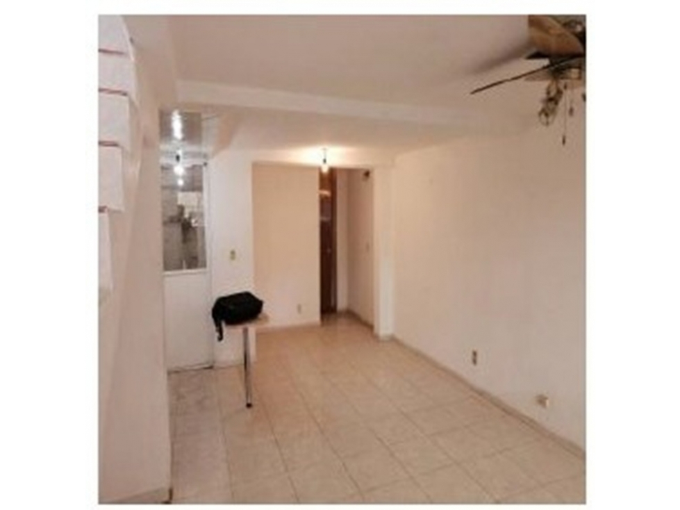 Venta de Casa con 4 Rec. 2 Baños Calle Cerrada Bonito Ecatepec
