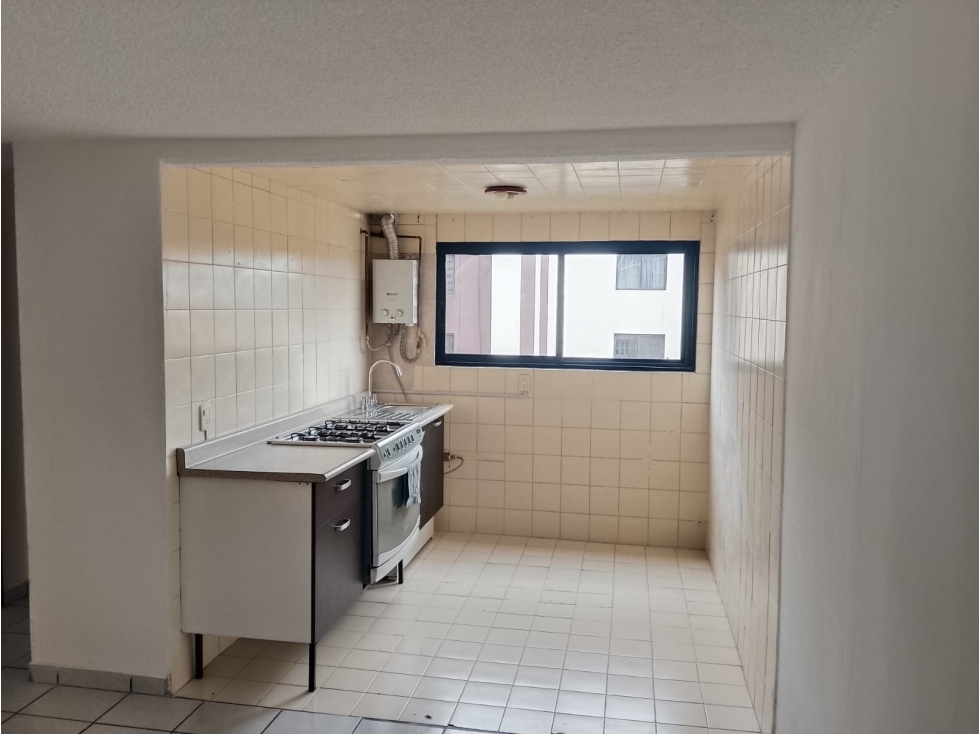 Renta de excelente Depto. con 2 Rec., 1 Baño, 1 Auto, Lomas Estrella — foto 4