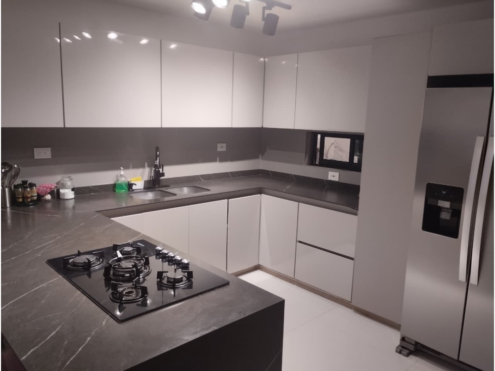 VENTA DE CASA EN EL SECTOR DEL POBLADO COD 9689207