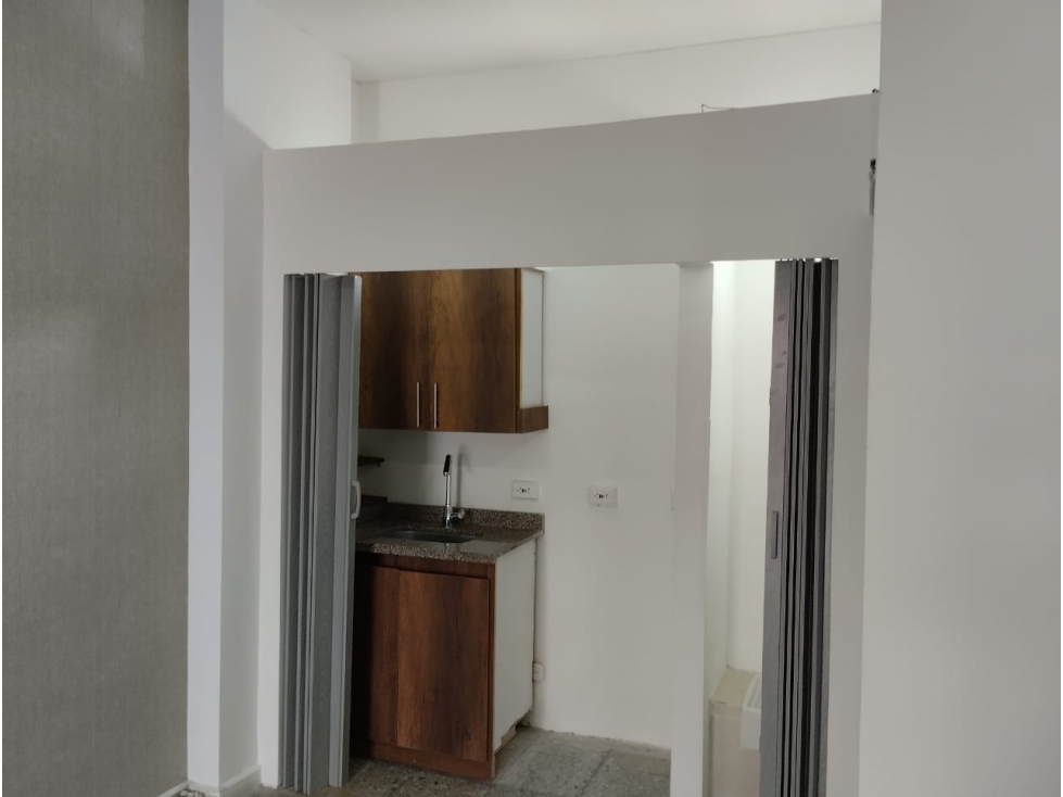 ARRIENDO LOCAL EN EL SECTOR DE LOS ALPES COD 9494756 — foto 2