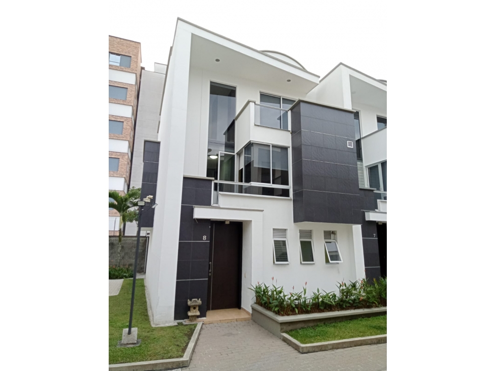VENDO CASA EN EL SECTOR DE PINARES COD 7818335