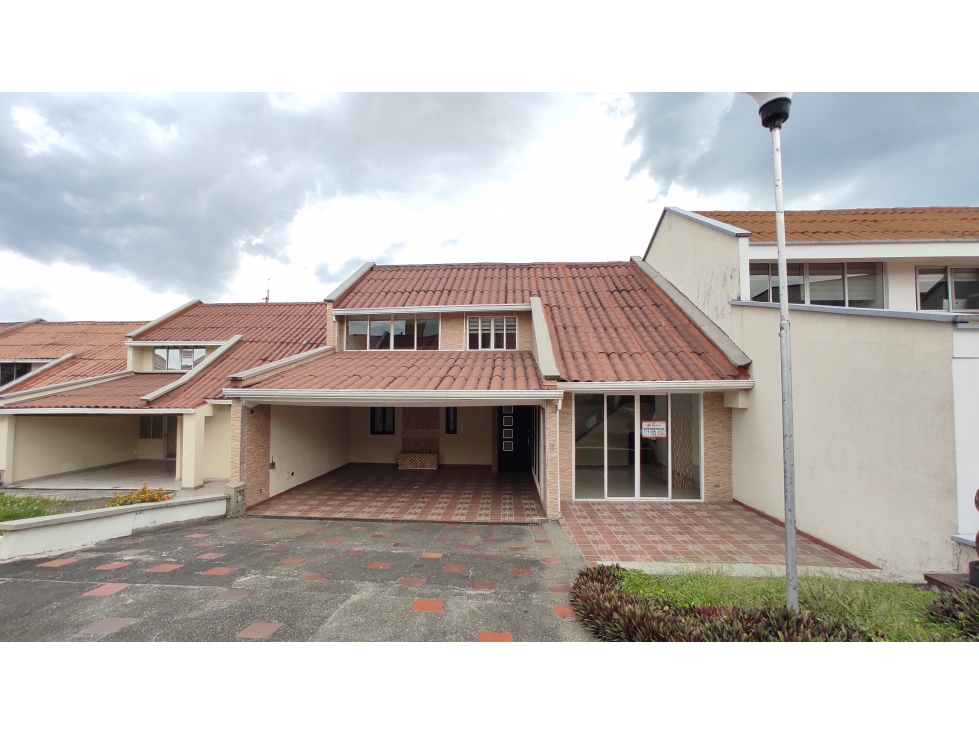 VENTA DE CASA SECTOR LA ELVIRA COD 10039350