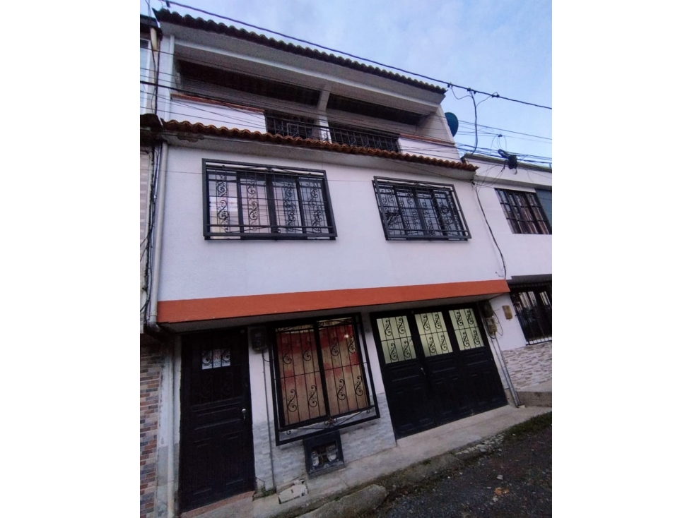 VENDO CASA EN EL SECTOR DE SANTA ROSA COD 9571169